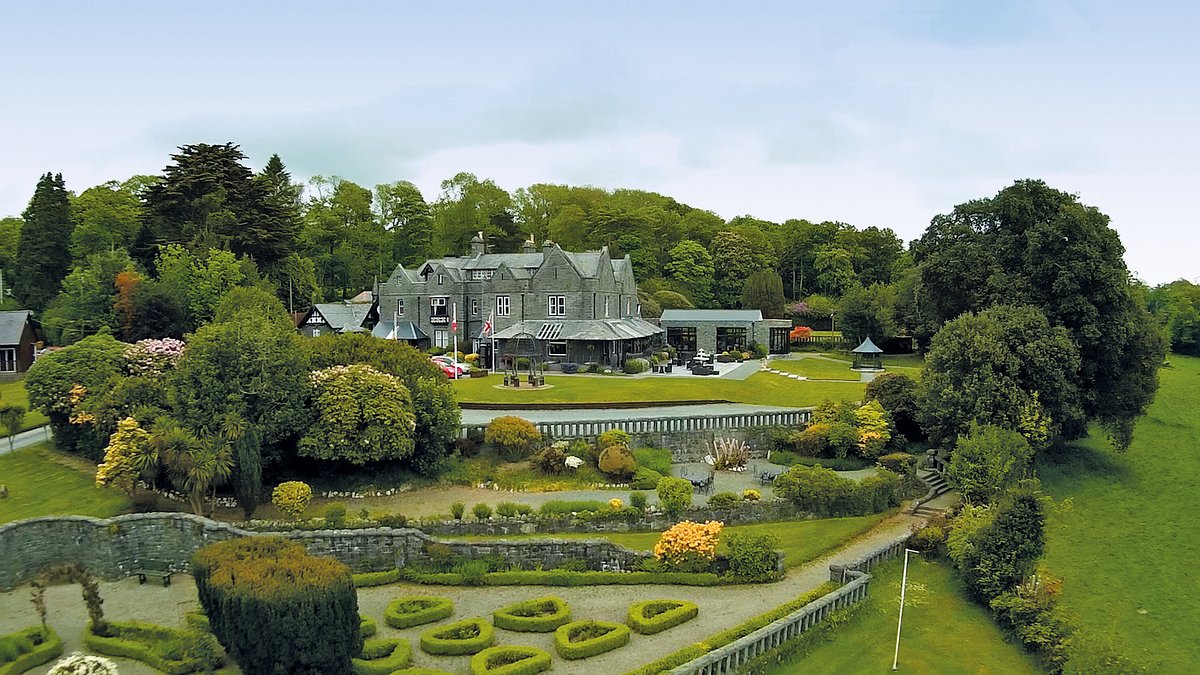 Embrace the Beauty and Serenity: The Benefits of Visiting North Wales Hotels in Autumn